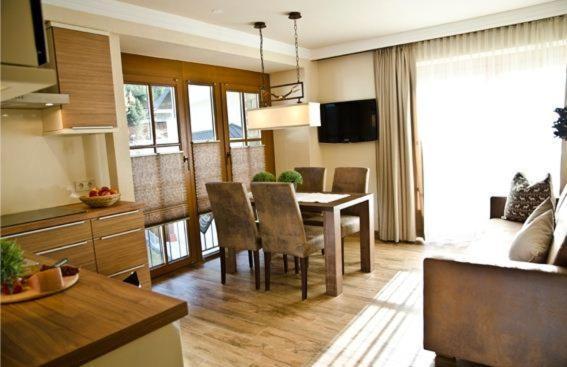 Hotel Garni Caroline Ischgl Buitenkant foto