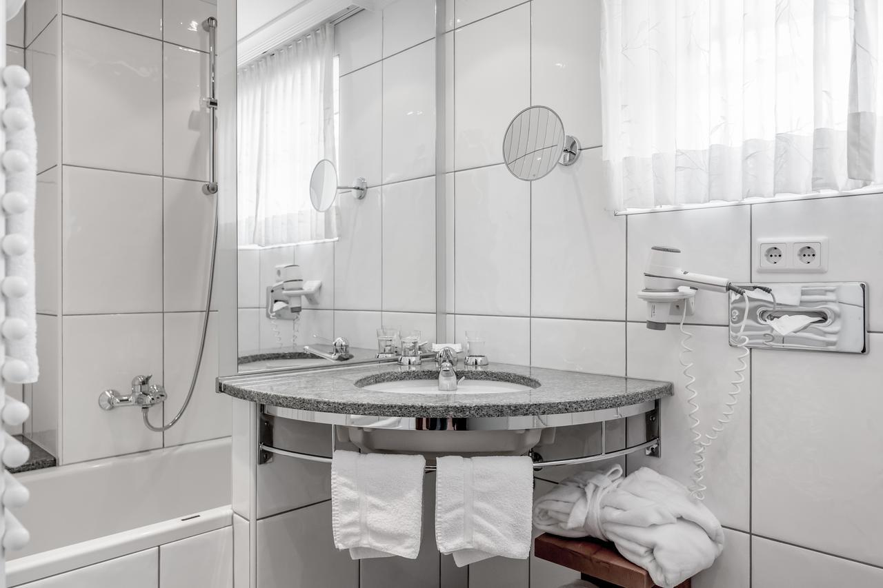 Hotel Garni Caroline Ischgl Buitenkant foto