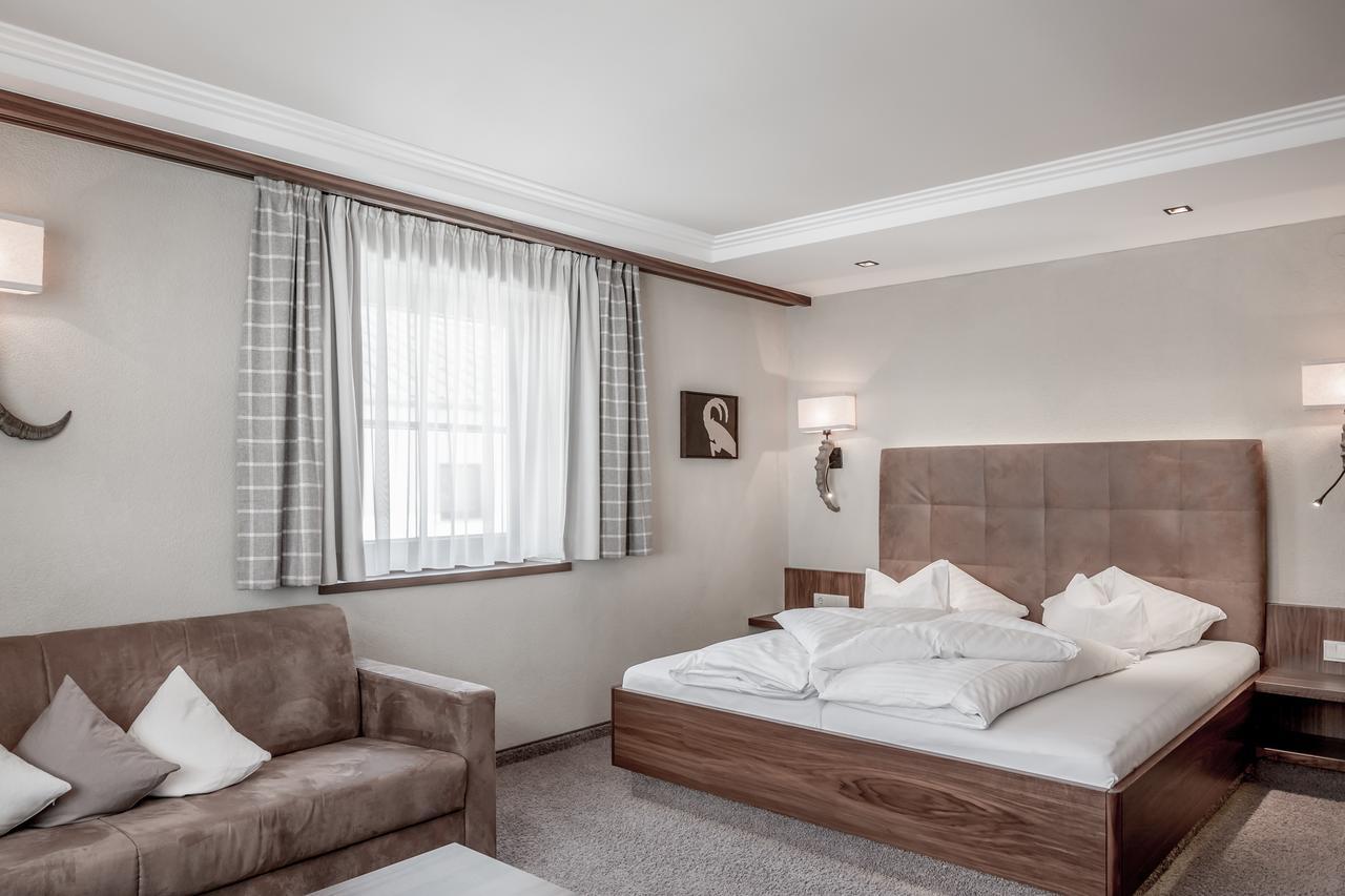 Hotel Garni Caroline Ischgl Buitenkant foto